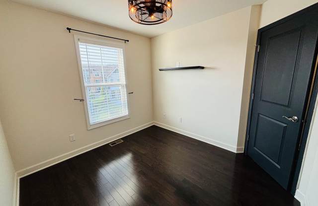 3-4 Bedroom, 3.5 Bath Townhouse Gallery 3