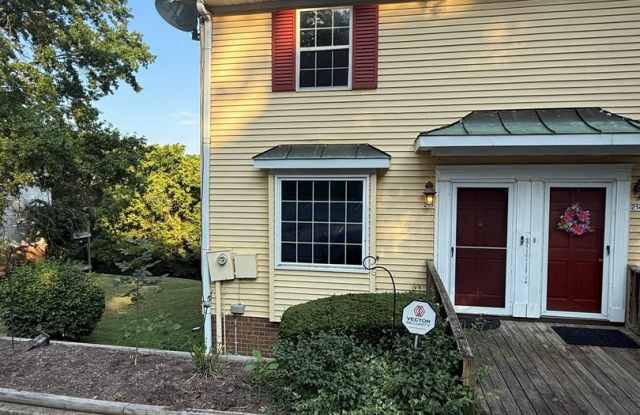 3-Level End-Unit Townhome Near I-24  Tanger Outlets – Basement Suite  Community Pool photos photos