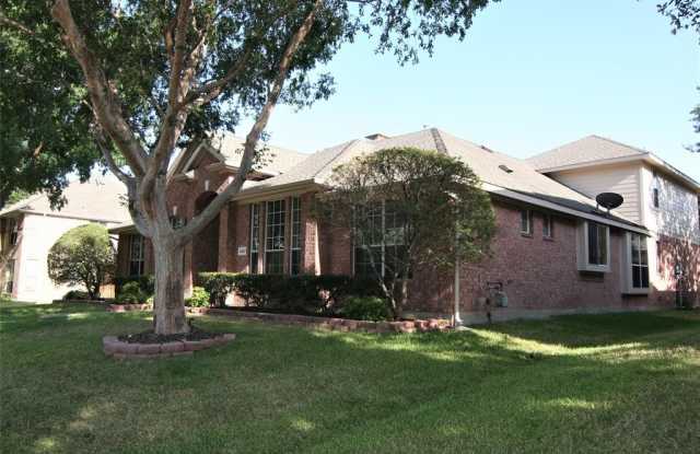 4420 Greenfield Drive Gallery 3
