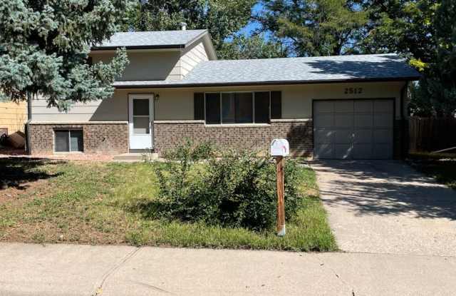 STUDENTS WELCOME! 3 Bed 1.5 Bath Home in great location West Ft Collins w/ Garage and Fenced Yard photos photos
