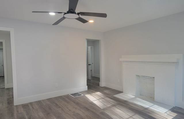 Spacious 4-Bed, 3-Bath Rental - Large Ranch - Everything Brand New! Gallery 4