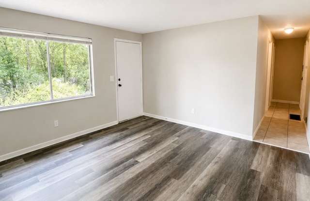 3 Bed Home in Blacklick Estates with Big Backyard & Great Layout! Gallery 3