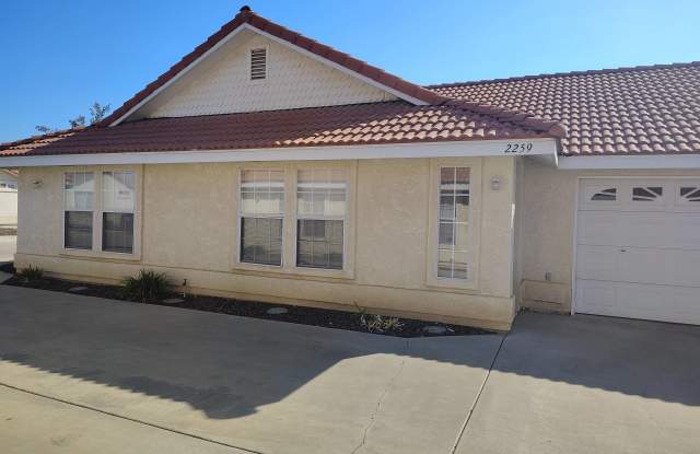 2259 South Laspina Street - 2259 South Laspina Street, Tulare, CA 93274
