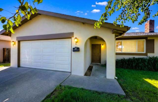Spacious 3-Bedroom Home with Large Backyard in Fairfield photos photos