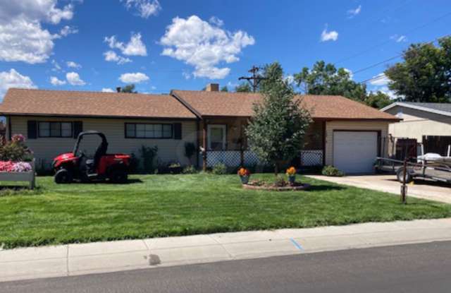 Cozy Fountain Valley Home Close to Schools  Shopping - 1204 Widefield Drive, Security-Widefield, CO 80911