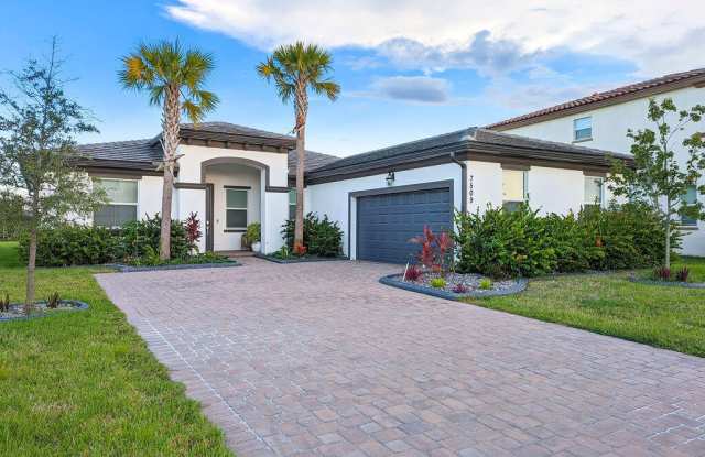 7509 NW Farnsworth Circle Gallery 4