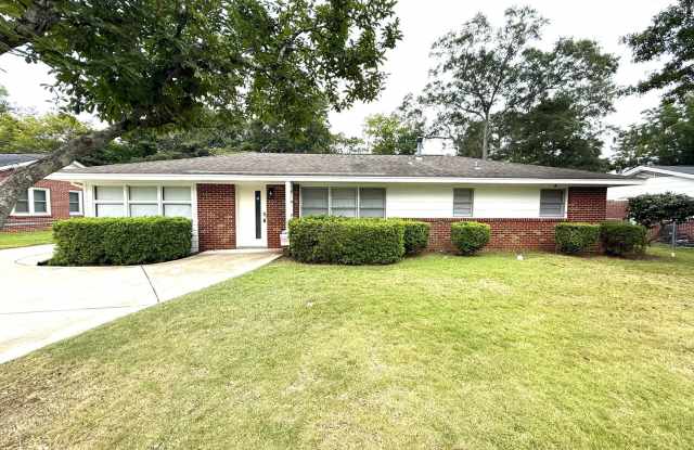 ** 3 bed 2 bath located off perry hill ** Call 334-366-9198 to schedule a self showing photos photos