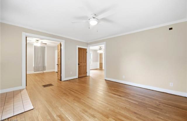 6917 Daisy Avenue Gallery 3