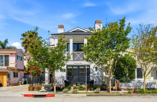 Modern Furnished Balboa Peninsula Beach House with Rooftop Deck photos photos