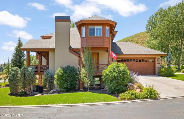 1075 Turnberry Court photos photos