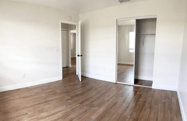 NEWLY RENOVATED SINGLE LEVEL 3 BEDROOM UNITS ON A QUIET STREET Gallery 3