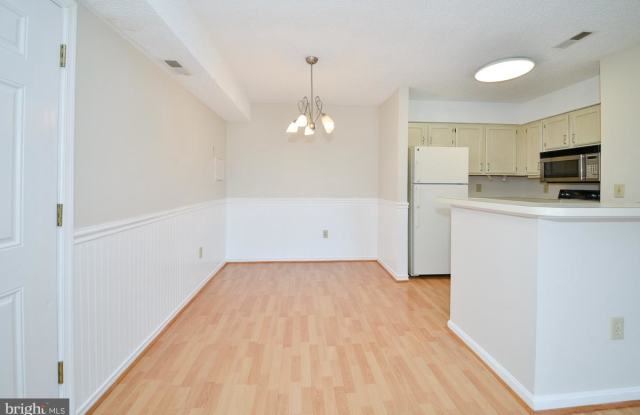 6913 MARY CAROLINE CIR #J Gallery 3