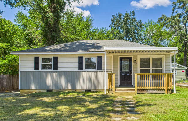 Updated home with New Kitchen, Hardwood Floors, Fenced! photos photos