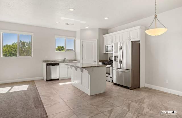 6 Bed, 3.5 Bath, 2 Car Garage For Rent! photos photos