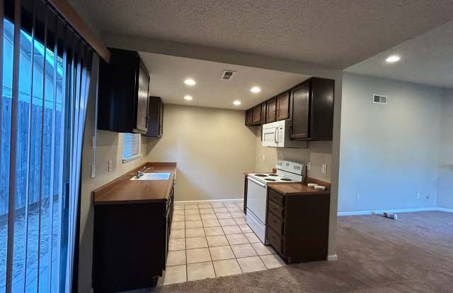 Cozy Elk Grove Duplex Gallery 3