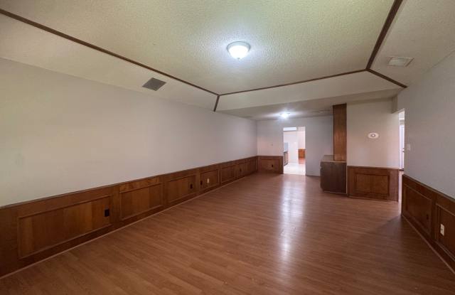 900 E Dallas Ave Gallery 3