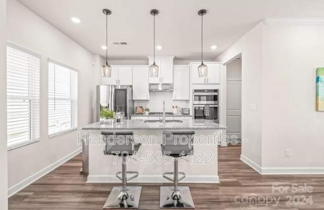 220 Emmett Dr Gallery 3