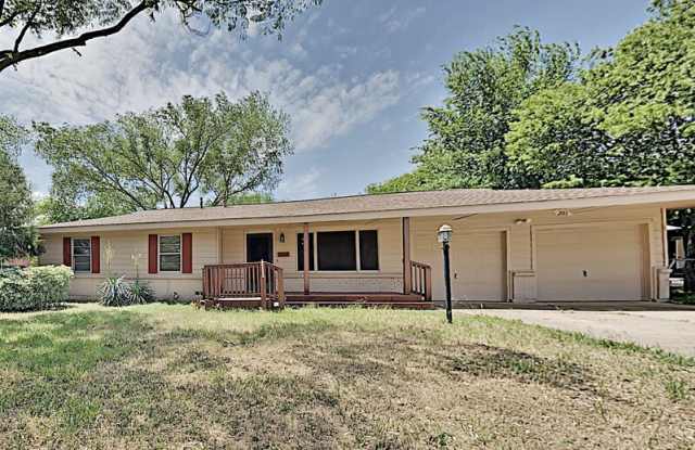 201 Mccurdy St - 201 Mccurdy Street, Crowley, TX 76036