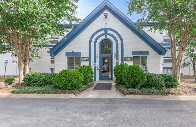 Vivo Living Charlotte University Gallery 1