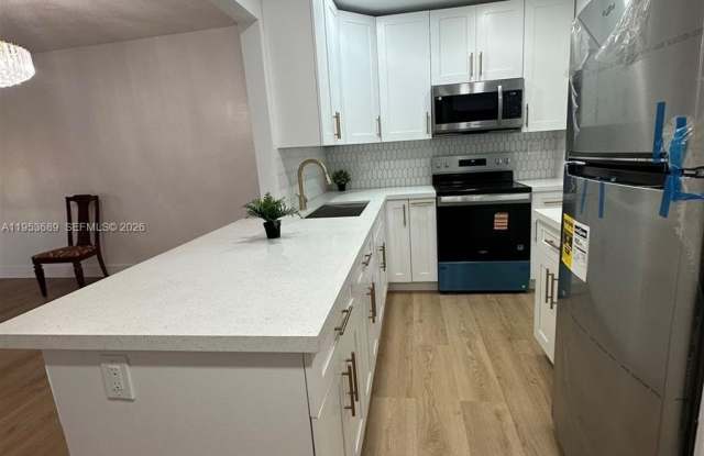 9175 SW 77th Ave photos photos