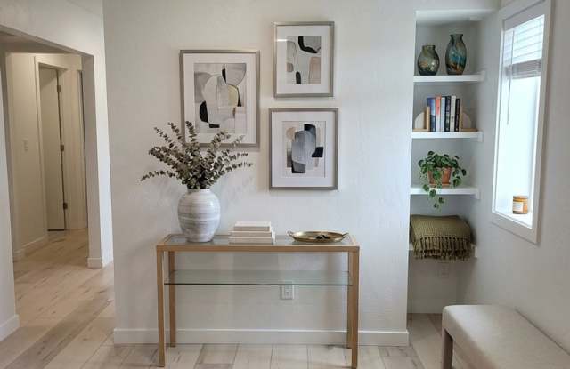 Two bedroom/One bath apartment near Downtown Ashland | Available Now Gallery 2