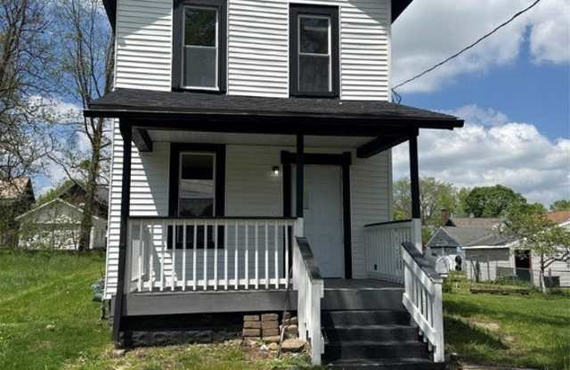 1126 Borden Avenue SW photos photos