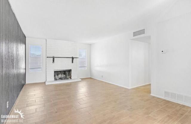 2015 East Southern Avenue Gallery 2