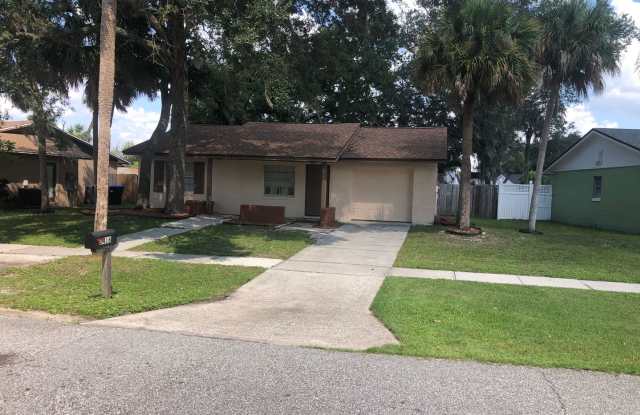 2 bedrooms 1 bath 1 car garage home for rent at 2416 Alister Court Orlando, fl. 32837. photos photos