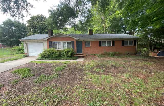 Large 3 bedroom 1.5 bath house available! photos photos
