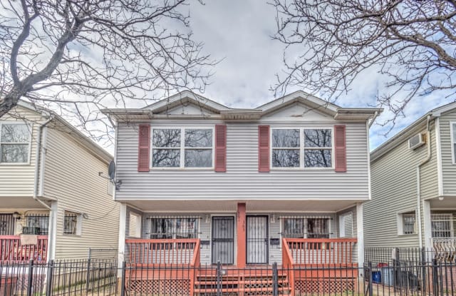363 Halladay Street - 363 Halladay Street, Jersey City, NJ 07304