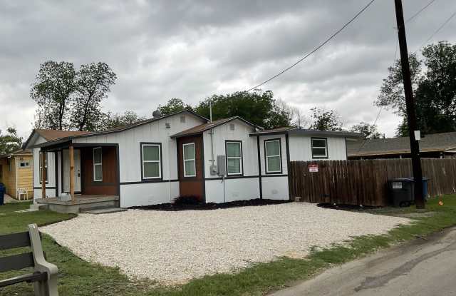 2703 Menchaca Gallery 3