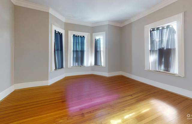 12 Lyman Street Gallery 3