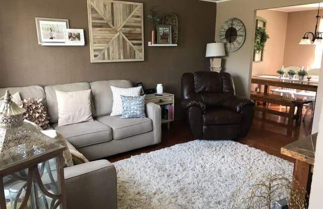 863 Lindsay Rd - 863 Lindsay Road, Allegheny County, PA 15106