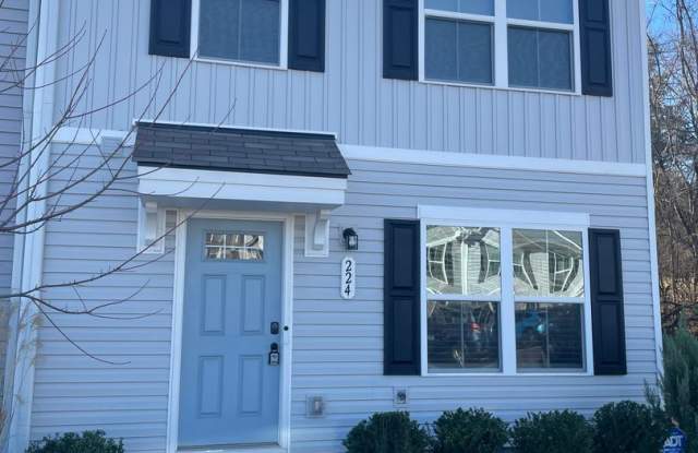 Stunning 3BR 3BA Home w/ Private Patio • Full Appliance Suite • Wooded-View Patio in Nashville - 2757 Thornton Grove Boulevard, Nashville, TN 37207