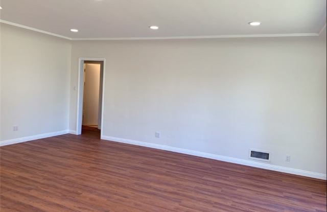 2343 S 5th Avenue Gallery 2