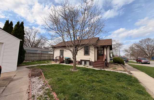 1 bedroom house with detached garage $725 photos photos