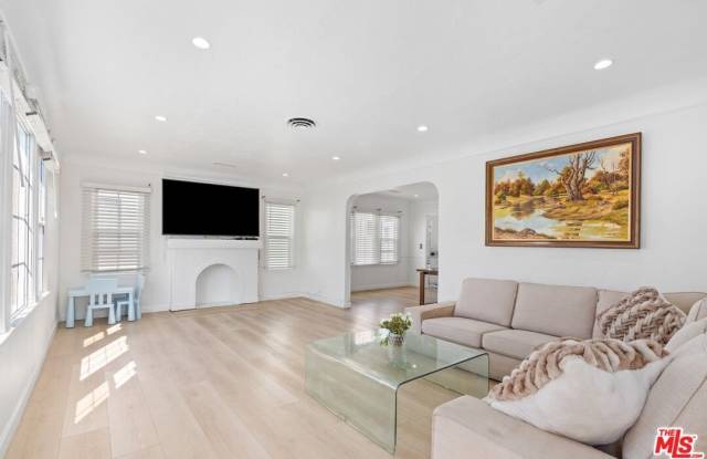 1428 S Sherbourne Dr photos photos