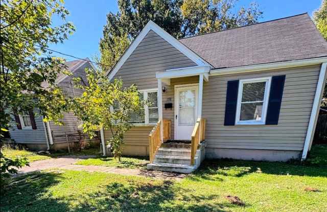 4BR w/ Detached Garage near Downtown Louisville - 1332 Weller Avenue, Louisville, KY 40208