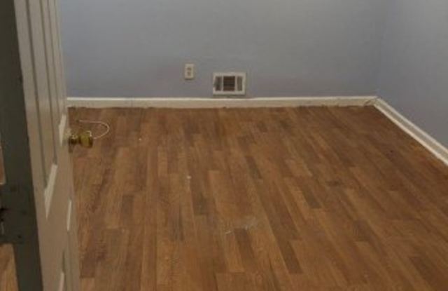 1113 S Elmora Ave Gallery 2