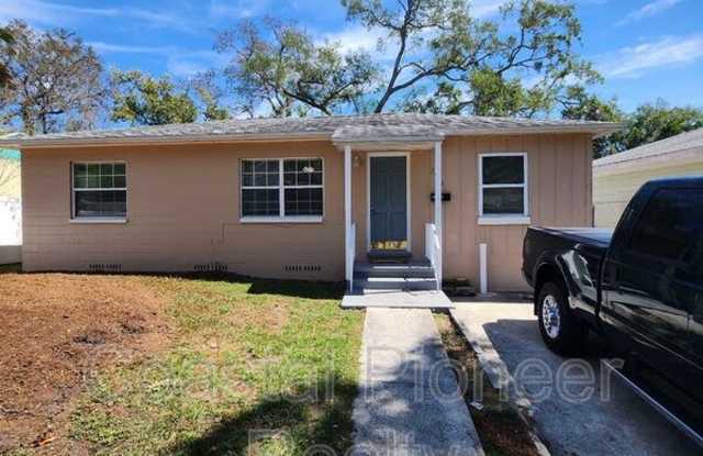 2524 19th St S photos photos