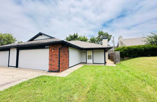 Nice 3 Bedroom 2 Bath 2 Car Garage Duplex In Putnam City School District photos photos