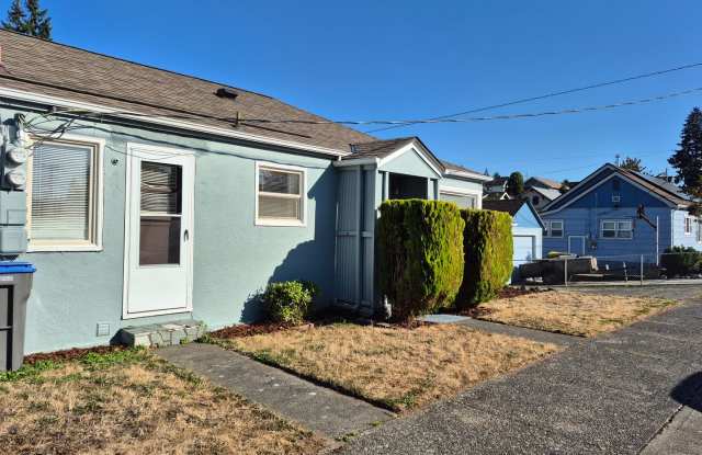 Charming 2 Bedroom Duplex Gallery 3
