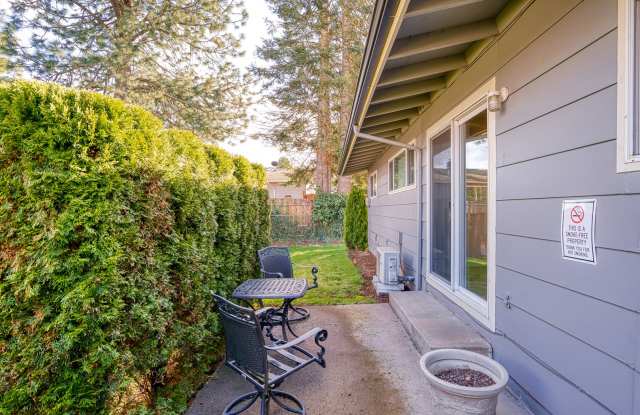 2 Bedroom 1 Bath Duplex w/ Yard & Parking photos photos 2 Bedroom 1 Bath Duplex w/ Yard & Parking photos photos