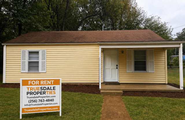 2BR 1BA with fenced in backyard photos photos