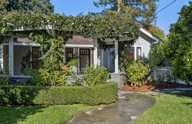 Beautifully Appointed 4 Bedroom Home with Pool & Spa Gallery 4