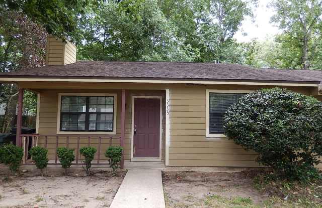 FABULOUS 2/2 in NE w/ Large Yard, Washer/Dryer, & Screened Porch! $1450/month Avail July 1st! photos photos