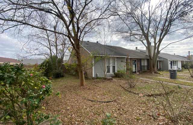 Spacious 3-Bedroom Shenandoah Townhome — Ready for You - 5133 Sleepy Hollow Drive, Shenandoah, LA 70817