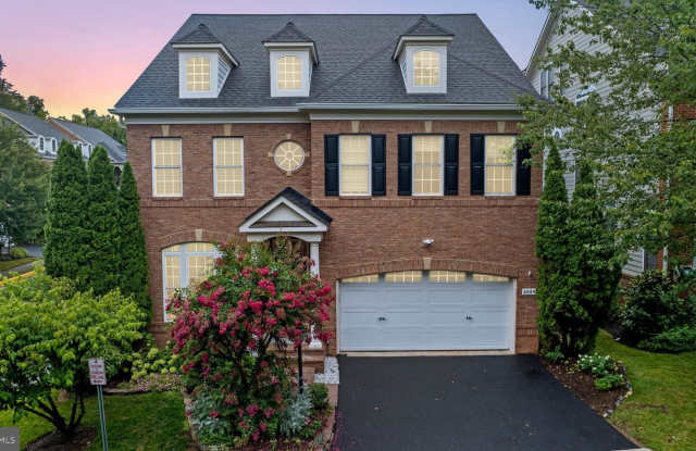 8880 OLIVE MAE Circle Gallery 1