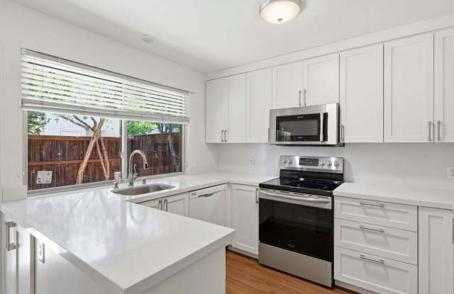 Luxury 2 bedroom Townhome in Great Location photos photos Luxury 2 bedroom Townhome in Great Location photos photos
