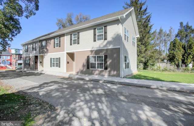 24 DAHLGREN Street E - 24 West Dahlgren Street, Greencastle, PA 17225 24 DAHLGREN Street E - 24 West Dahlgren Street, Greencastle, PA 17225